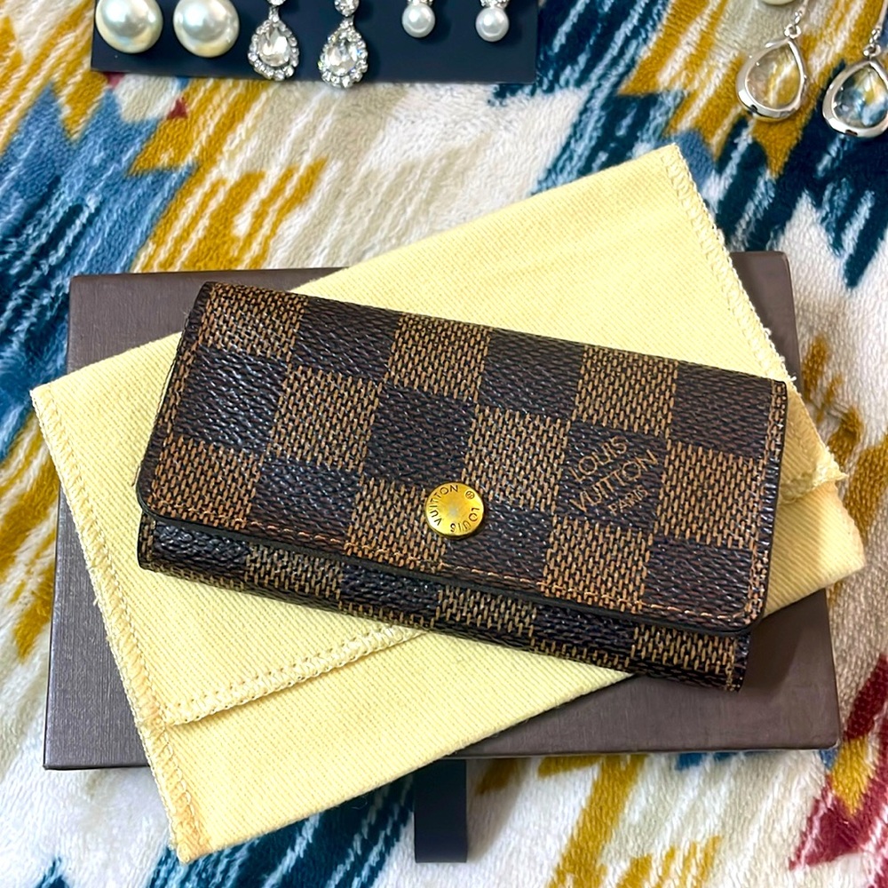 LV Damier Ebene keys holder
